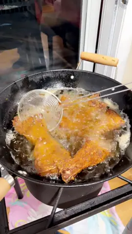 Frying fish #fish #fishfry #fishlover #party #fyp 