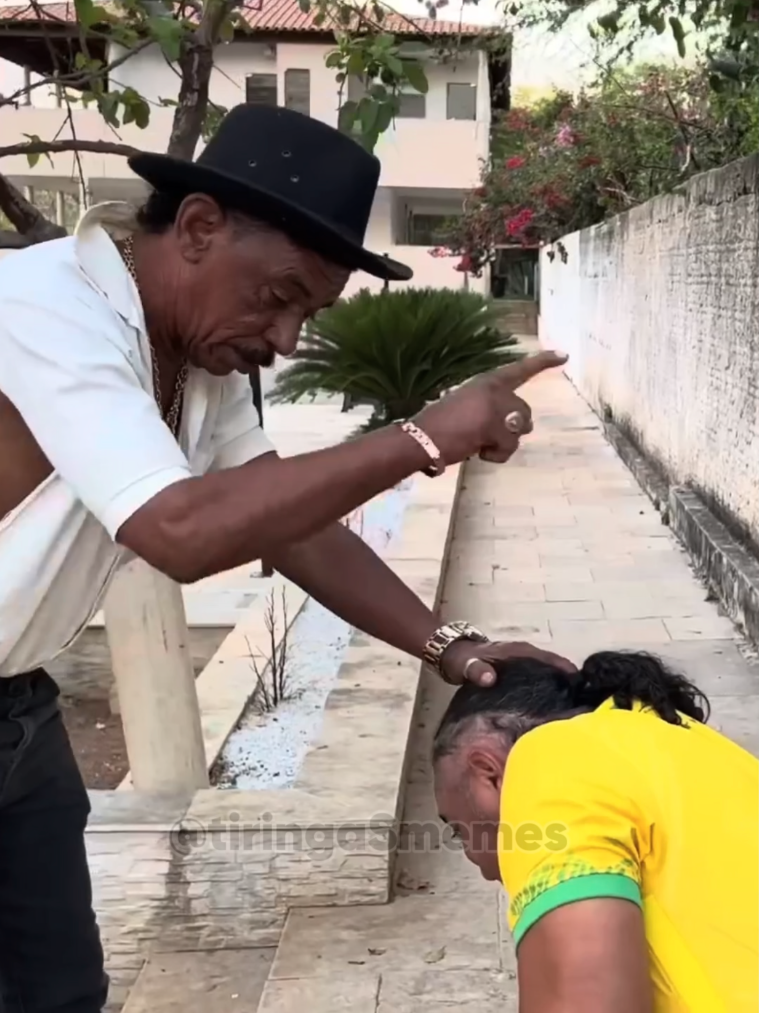 Tiringa conta que vovo fez um filho em pé na rede kkkk  #tiringa #comediaselvagem #humor #comediahumor #comedia #meme #memes