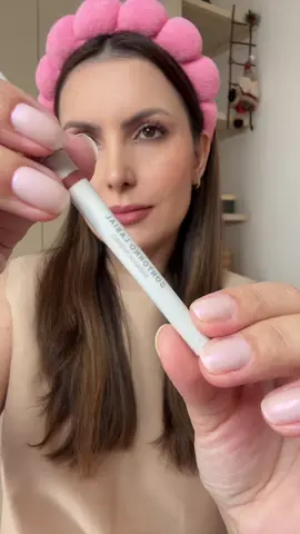 A Black Friday Boca Rosa está quase no fim! 😱 Você já garantiu o seu Contorno Labial @Boca Rosa BR? Ele tem textura cremosa que desliza fácil, entrega cor intensa desde o primeiro traço e a ponta chanfrada com mecanismo retrátil dispensa apontador. Além disso, a fórmula confortável e à prova d’água garante um acabamento impecável do começo ao fim. 💄✨ Corre antes que acabe! 🔥 #contornolabial #bocarosabeauty #castanhointenso  