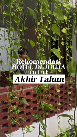 Akhir tahun sebentar lagi nih, udah siapin tempat wisata dan juga penginapan belum? Mending buruan cari. Karena kamar laris, cepat habis. Booking dari sekarang! Buat kalian yang mau liburan ke Jogja, aku ada nih rekomendasi hotel yang ga jauh dari Malioboro. Namanya UrbanView by Nardiz Living. hotelnya estetik, fasilitas lengkap, dengan harga terjangkau. simak video ini ya! ✨ . #RedTRavelers #URBANVIEWbyRedDoorz #fyp #reddoorz #yogyakarta 