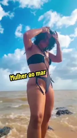 Mulher ao Mar.! #mar #mulher #fyp 