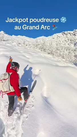 130cm de neige fraîche à 1800m d’altitude, ce jeudi 27 novembre ! -5°C 🥶 Grand beau temps 🤩 avec une jolie mer de nuages en dessous. C’est Jackpot 🎰 en ski de rando ⛷️pour aller tracer le Grand Arc 🏔️ #skiderando #skitouring #powderday #frenchalps #ridewithced 