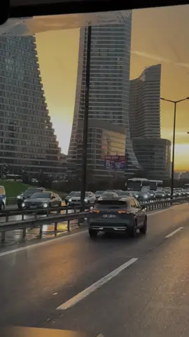 وَكيفَ يَا رَبّ نَخشى مَا نُكابدُهُ ‏وَفي حِمَاكَ يُضِيء الفَألُ وَالأملُ