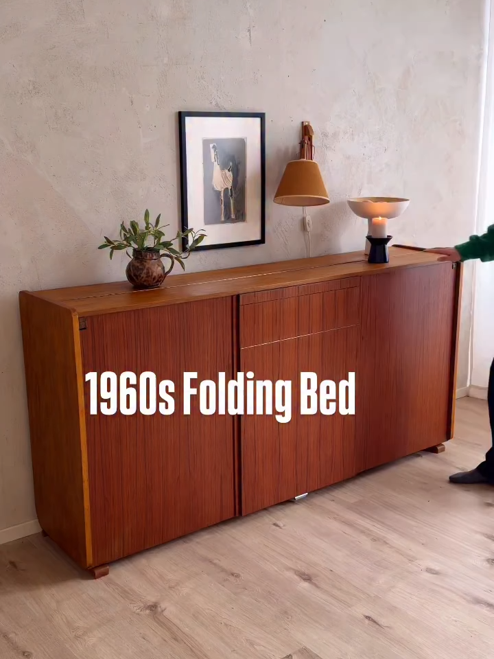 Unique folding bed with integrated tabletop from the 1960s. Corpus: plywood with teak veneer. Made in Germany. #midcenturyfurniture #vintagehome #convertiblebed #refurbishedfurniture #nostalgia