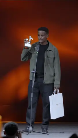 ከነ ብዙ ስህተቶቼ ስላከበራቹኝ ፈጣሪ ያክብራቹ። 