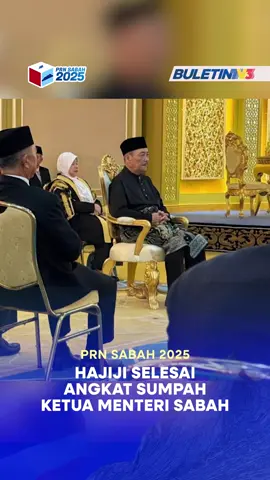 Pengerusi Gabungan Rakyat Sabah (GRS), Datuk Seri Hajiji Noor selesai mengangkat sumpah sebagai Ketua Menteri Sabah di Istana Seri Kinabalu di hadapan Yang Dipertua Negeri Sabah, Tun Musa Aman, pada jam 3.05 pagi. #PRNSabah2025 #MandatSabah2025 #KeputusanPRNSabah2025