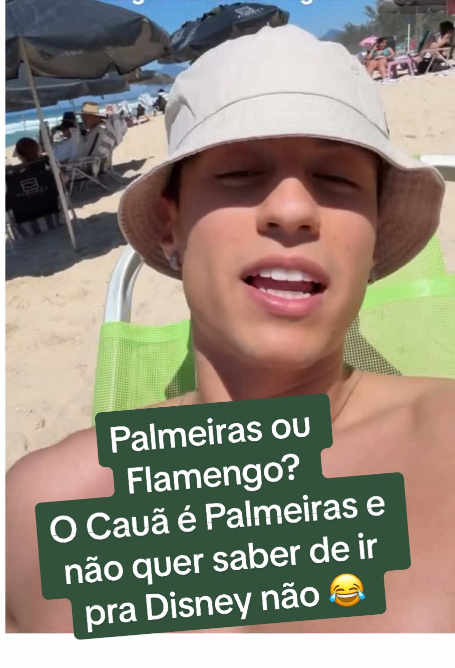 Palmeiras ou Flamengo? Cauã Souza é Palmeirense e brincou com sua namorada Júlia Pimentel. O sogro é flamenguista e falou que vai pagar uma viagem pra Disney caso o Flamengo seja campeão, o Cauã não quer saber do Mickey  #cauasouza #juliapimentel #fy #foryou 