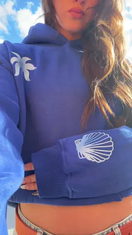 i live in this hoodie @PINK PALM PUFF 💙💙 #fyp #pinkpalmpuff 