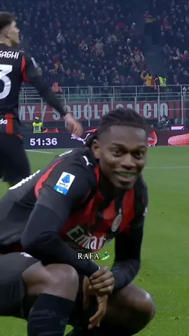 Leão surfa a San Siro 🏄‍♂️  #MilanLazio #SerieA #SerieAEnilive #Milan #FootballEdit