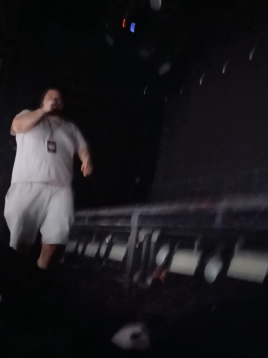 dj rennessy plays hood famous in prague 21.9.25 at osamasons jumpout tour🔥 #fyp #djrennessy #osamason #roxy #che 