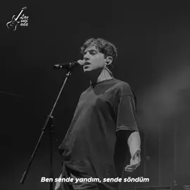 Çıkar yol bulamadım bu sensizliğe’ #mavigri #bensendeyandım 