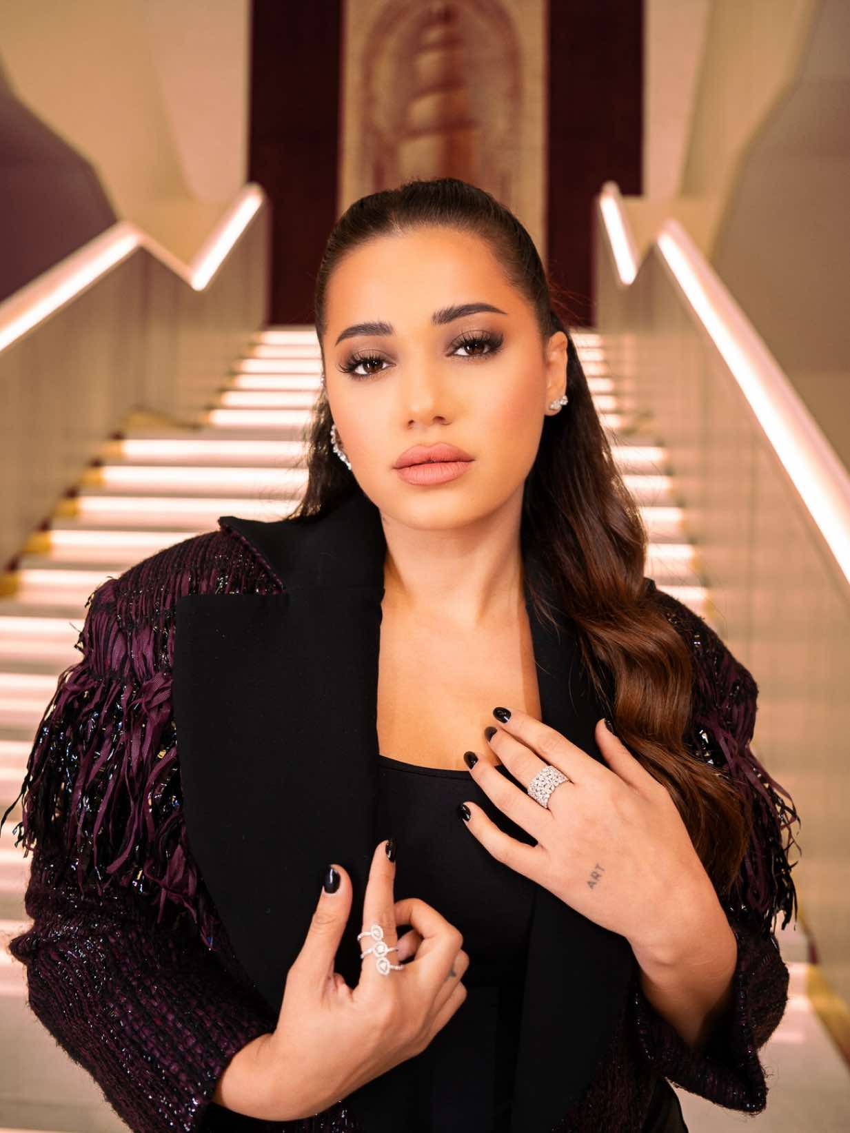 اني والبوم الصور والحسرة ودموعي… سولفت ويه المطر بس انت موضوعي🎶 #م#مطر#ر#رحمة_رياضRahmaRiad