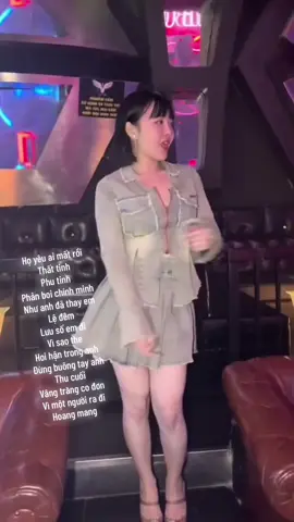 Nhớ ánh mắt nhớ đời môi của em #xh #nonsstop #vietmix #vinahouse #khanhlinh 