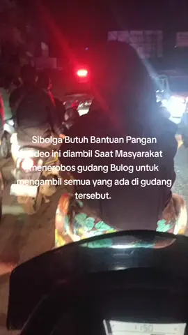 Sibolga butuh bantuan pangan karena sampai saat ini terjadi kekurangan pasokan makanan sehingga masyarakat mengambil pasokan makanan yang ada di gedung Bulog dan terjadi penjarahan di minimal ke minimarket terdekat untuk itu mari kita doakan agar Sibolga aman dan jalan bisa tembus untuk pasokan logistik makanan