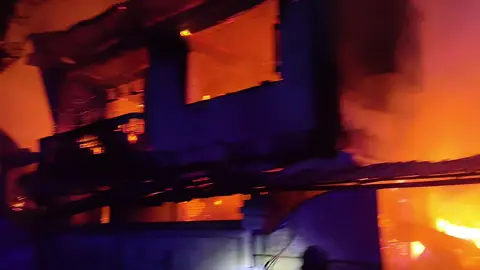 ၃၀.၁၁.၂၀၂၅ ရက်နေ့၊ ၀၄ ၂၅ အချိန်၊ ရန်ကုန်တိုင်းတိုင်းဒေသကြီး၊ ဒဂုံမြို့သစ်(တောင်ပိုင်း)မြို့နယ်၊ (၆၃)ရပ်ကွက်၊ မိုးမခလမ်းတွင် မီးလောင်မှုဖြစ်ပွားကြောင်းသတင်းရရှိသဖြင့် ဒဂုံမြို့သစ်(တောင်ပိုင်း)မြို့နယ်မီးသတ်စခန်းမှ မီးသတ်ယာဉ်များ ထွက်ခွာလျက်ရှိပါသည်။Update ၀၄ ၃၃ အချိန် Level 1 ယာဉ်အုပ်စုများ ထွက်ခွာလျက်ရှိပါသည်။Update ၀၅ ၁၁ အချိန် မီးထိန်းပါသည်။Update ၀၅ ၂၀ အချိန် မီးငြိမ်းပါသည်။#fire #news #fire #mfsd🇲🇲 #ရောက်စမ်းfypပေါ် 