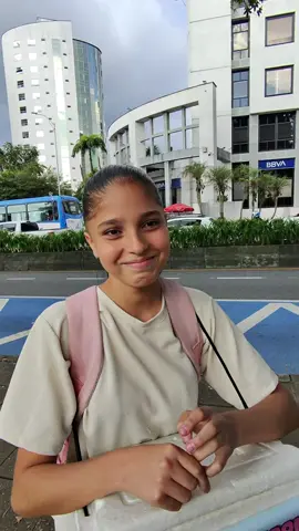 Repartiendo donitas en la calle 🍩  @mini.delicias Ubicadas en la Calle 2 N. 9-53 barrio la capilla. Villamaría