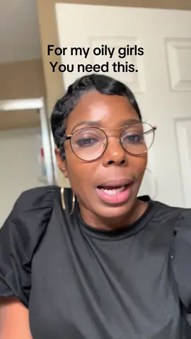 If you’re an oily girl like me, I had to share this with you. It’s a game changer and we can’t gate keep over here.  I promise this press powder by Carlson is the ultimate game changer. I’m no longer looking like you can fry chicken on my face.  #makeup #oilyskincare #makeuptipstiktok #presspowder 