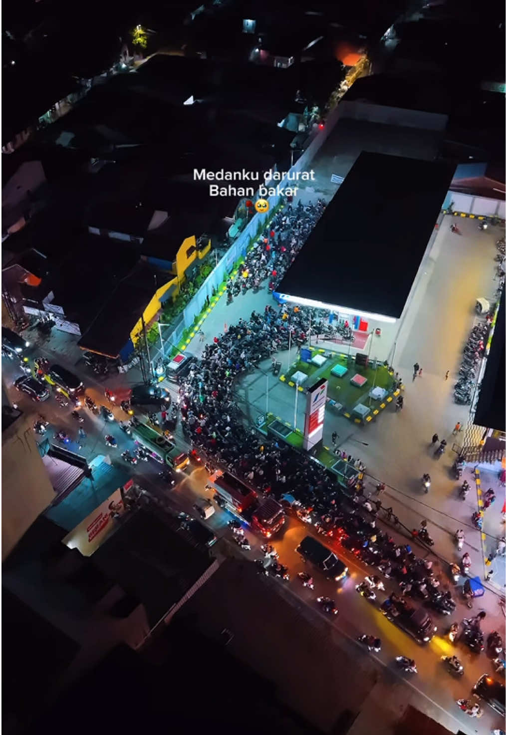 Bencana banjir belum selesai di tambah lagi dengan sulitnya mendapatkan bahan bakar,semoga semuanya cepat membaik sumutku🥹🤲🏻 #fypシ゚ #vidiodrone #medanviral #lewatberanda #fyppppppppppppppppppppppp 