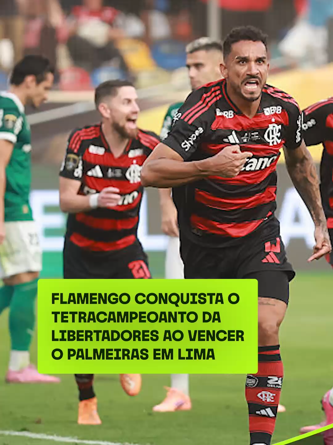 É CAMPEÃO! Flamengo conquista o tetracampeonato da Libertadores ao vencer o Palmeiras em Lima. O rubro-negro derrotou o rival neste sábado, 29, no Estádio Monumental “U”, e voltou a erguer a taça continental após afastar o fantasma da final de 2021. A jogada do gol nasceu de um erro de Khellven, que deixou a bola sair para escanteio; na cobrança, Jorge Carrascal levantou na área e Danilo cabeceou para as redesA partida teve clima tenso e registrou polêmica ainda no primeiro tempo, quando Erick Pulgar atingiu Bruno Fuchs com uma solada após a marcação de falta. Apesar das reclamações palmeirenses, o árbitro Darío Herrera aplicou apenas cartão amarelo; a vitória levou a torcida rubro-negra ao delírio na capital peruana. #terraesportes #flamengo #palmeiras #libertadores