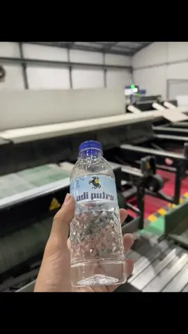 air minum yang rasa jetbus 5 nya kuat banget😋 #karoseri #adiputro #jetbus5 #jb5 #busmaniacommunity 