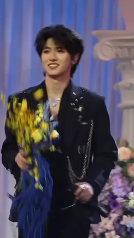 អន់ចិត្តយប់មិញខំសាកថ្មឡើងពេញមានអីគេរំសាយការ Live ផ្ទាល់ចោល#小朱_嘉佳💛🩷 #zhuzhixin_fan🤴🌺🌈 #zhuzhixin_朱志鑫 #TOP登陆少年 