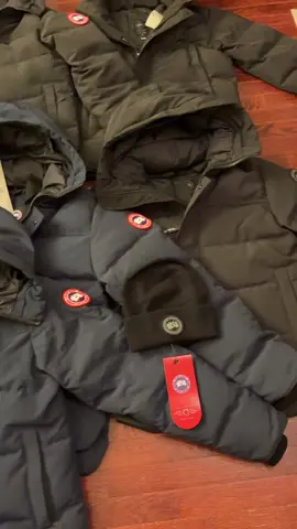 Canada Goose orders going out 🧥🔥 Black & Navy / Red & Black badge Coats $500 — Beanies $100 Express +$25 🚚📦 DM to lock in 💯 (Not affiliated with brands shown) #tayhavinn #UpOff #DesignerForLess #CanadaGoose #DMV       
