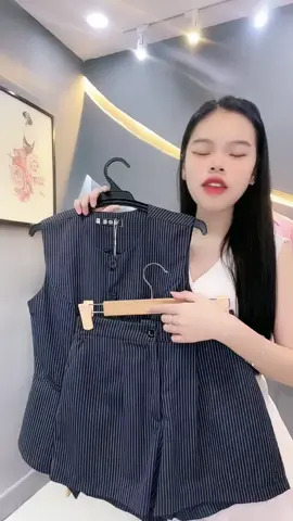 Mã T68 set đồ nữ áo sát nách sọc quần short tây Nữ Top Women