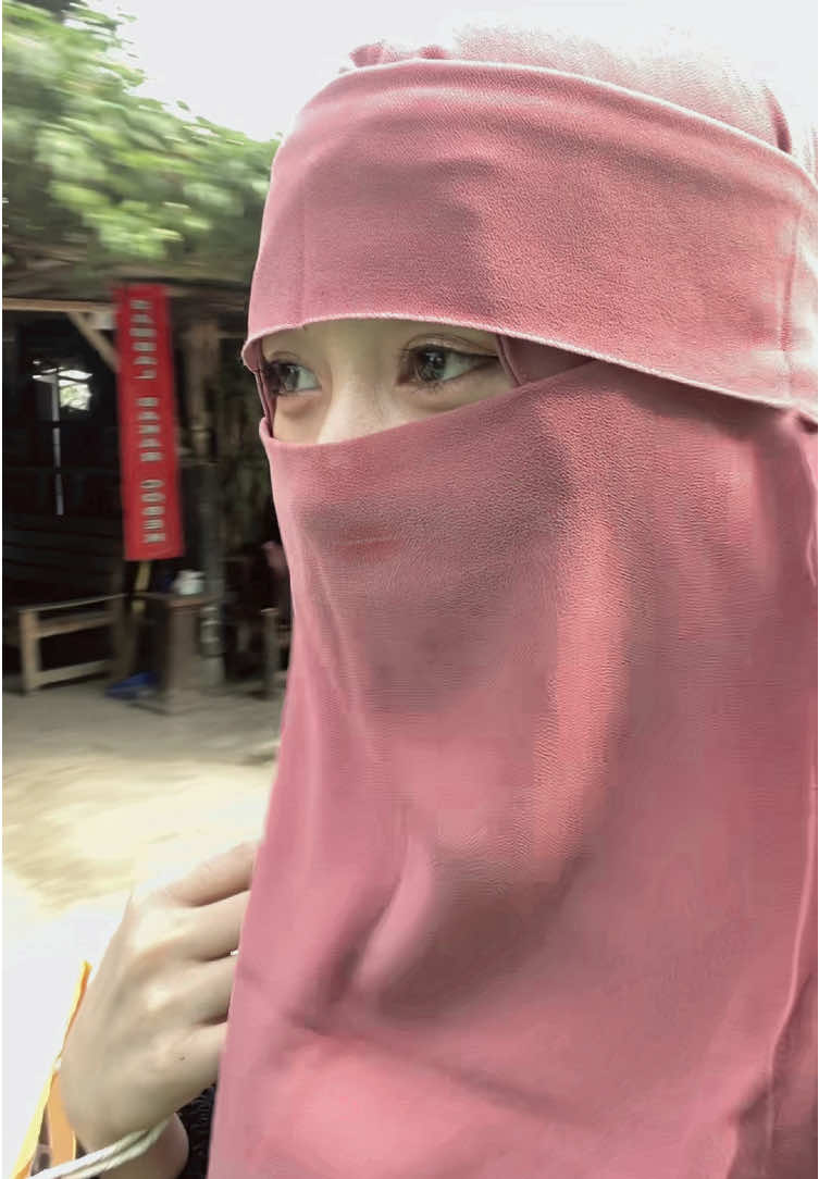 Mata aku ga kuat perih kalo ketiup angin tapi ini segerr bangett🍃