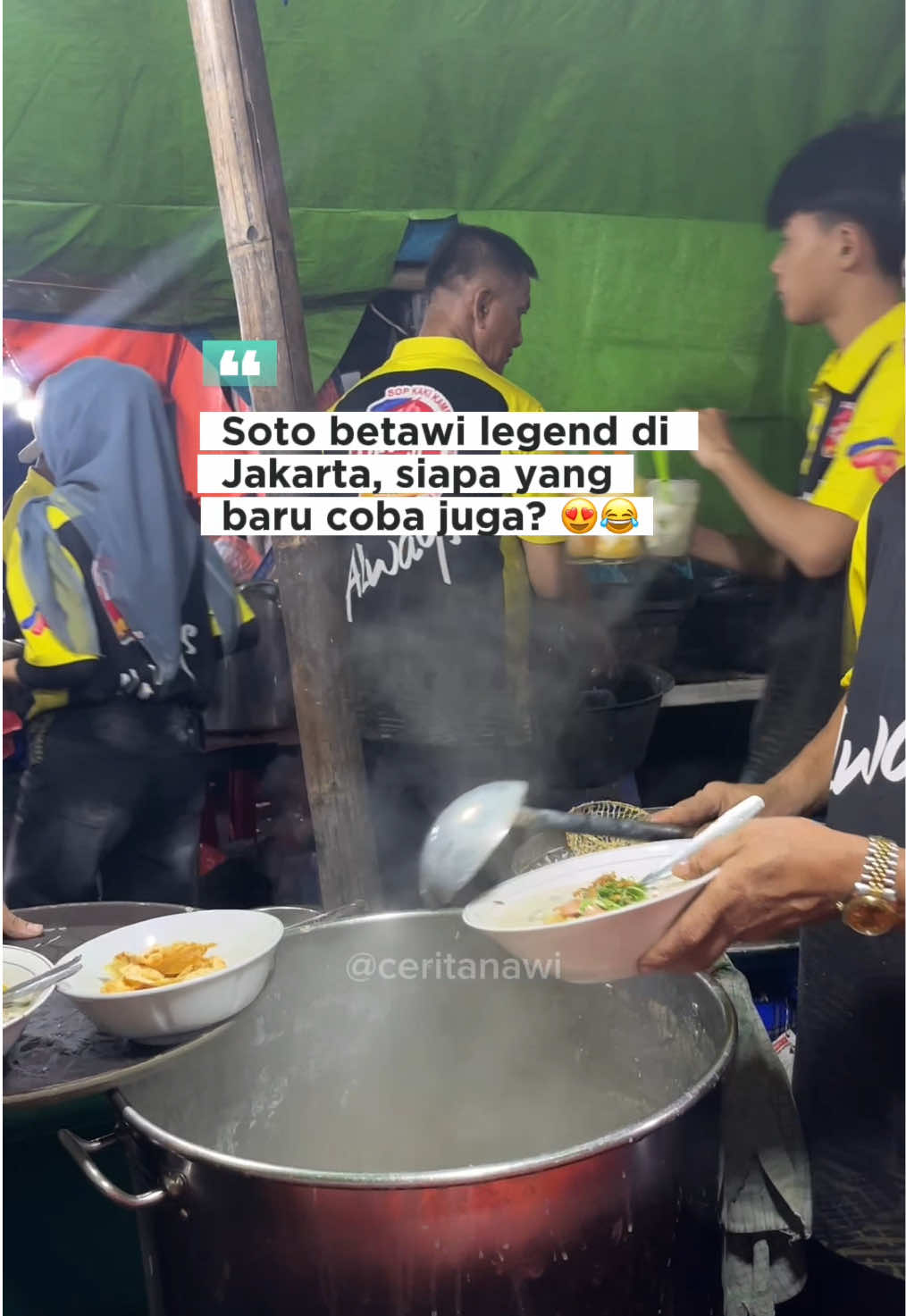Jujur baru pertama kali nyobain kuliner legend ini, sotonya enak banget tolong walau harganya bikin kaget dikittt 😂😂😂 Btw kalau udh kulineran di sini langsung aja nginep di sebelahnya, Sans Hotel Roxy harga kamarnya 100 ribuan aja. Booking lewat aplikasi RedDoorz yaaa! 😍 #fyp #redtravelers #berkeSANS #sanshotelroxy 