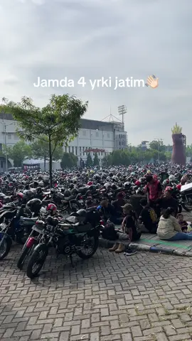 Terpantau parkiran sudah full. #jamda4yrkijatim #rxking135cc #rxkingindonesia #rxkingnusantara 