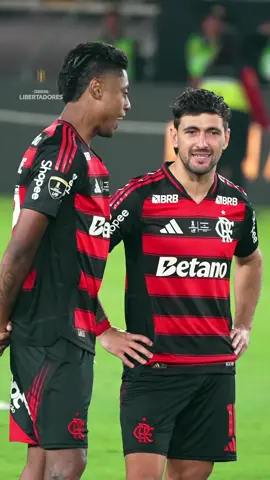 🎤🏆 Voz de capitão! Só aqui você vai ouvir o BH antes de erguer a taça da CONMEBOL #Libertadores ❤️🖤 | @Flamengo  #Flamengo #GloriaEterna #Futebol #TikTokEsportes 