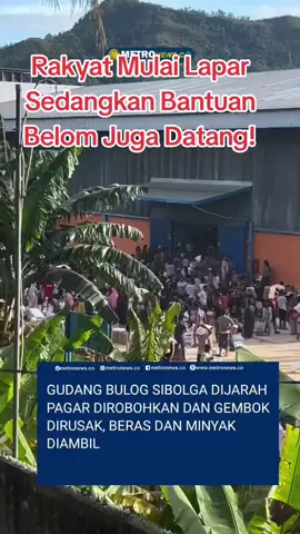 Rakyat Mulai Lapar Sedangkan Bantuan Belom Juga Datang! Setelah Jarah Minimarket, Bulog Jadi Sasaran Penjarahan Warga Terdampak Banjir, Bantuan Logistik Lambat Masuk Penjarahan di Gudang Badan Urusan Logistik (Bulog) diduga dijarah oleh masyarakat setempat. Terlihat beberapa warga yang masuk ke dalam gudang penyimpanan dan keluar mengangkat karung yang berisikan beras. Terkait aksi penjarahan ini, Bulog Kanwil Sumatera Utara mengonfirmasi aksi penjarahan itu. Dalam keterangan tertulisnya Perum BULOG mengatakan, kejadian ini berlangsung di tengah situasi sosial yang melemah akibat bencana banjir besar yang melanda Kota Sibolga dan Kabupaten Tapanuli Tengah (Tapteng). #fyp  #fypviralシ  #fypviralシviral  #fypviraltiktok🖤シ゚☆♡  #200kviews 