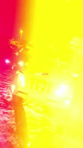 Merci à tous d’être venus ce soir. Je n’ai malheureusement pas pu monter sur scène aussi tôt que prévu à cause du passage des artistes invités et du manque de temps. Du coup, je n’ai pas pu jouer tous les sons que j’avais préparés pour vous. La police nous a demandé de couper le concert à l’heure prévue, donc j’ai dû arrêter même si je voulais continuer. Une deuxième date arrive, inchallah je vais me rattraper et vous donner encore plus d’énergie. Merci pour votre soutien, je vous aime. ❤️🎤