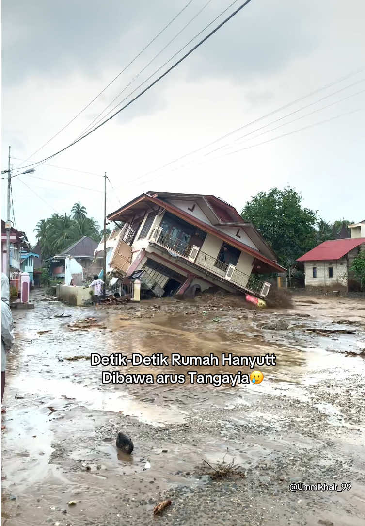27 November 2025 Galodo di Saniangbaka, Kec X koto singkarak, Kab. solok  Dijorong balai lalang📍 #astaghfirullah #banjirbandang #solok #sumbar #fyp 