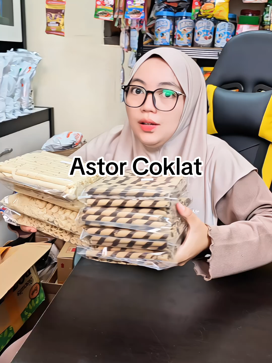 Membalas @hjerna380  Astor Coklat Asten roll wafer roll enak begiini dapet banyak isinya bund borong yuk #astor #astorcoklat #waferroll #cemilanviral #tehtating 
