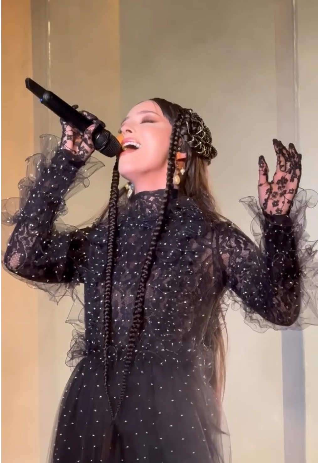 Faouzia performing Desert Rose at Maison Valentino in Morocco🇲🇦 #faouzia #maisonvalentino #morocco #desertrose 