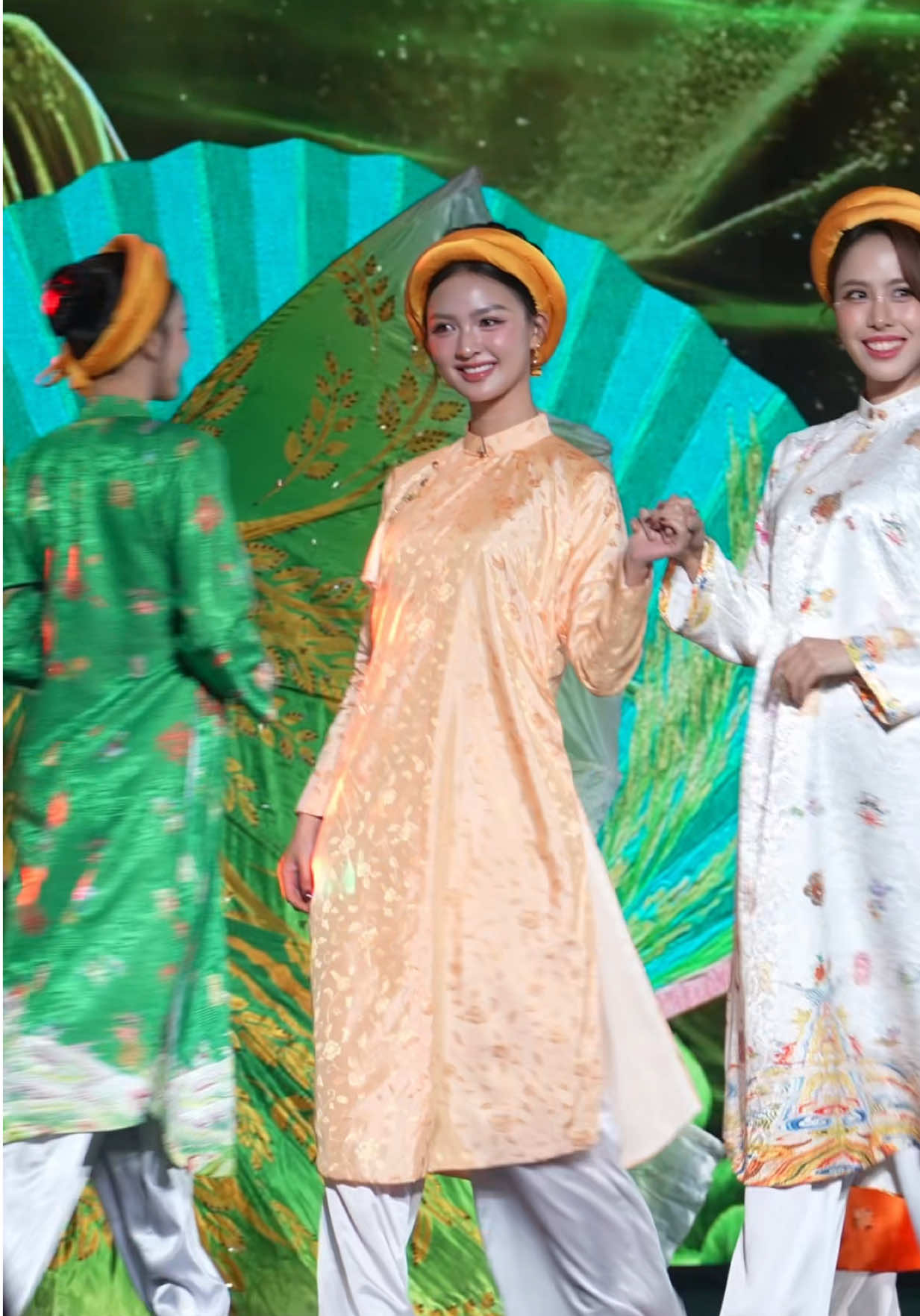 Cẩm Ly trong BST của NTK Trần Thiện Khánh tại Vietnam iContent 2025 tối qua✨ #Nguyenthicamly #hoahauquocgiavietnam #SenVang 