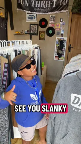 store open!! stock hoodie terbaik sudah bisa di order.🤙🏻 #fyp #foryou #foryoupage #thrift #sunthriftco 