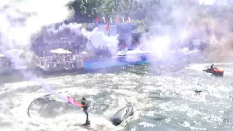 Màn Trình Diễn Đẹp mắt trong Lễ Hội Đua Ghe Ngo mini ở Sài Gòn hôm nay 