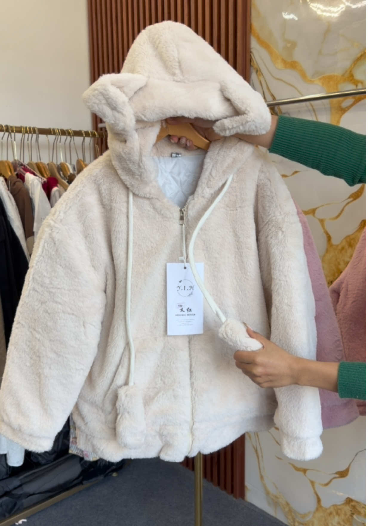 ကိုကို့ကို ပူဆာလိုက်တော့ 🤭🤩#tachileik🇲🇲🇲🇲 #တာချီလိတ်မေသူအိန်အထည်ဆိုင် 