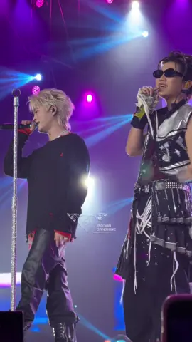 Lần nào đi xem show có CAPTAIN BOY và RHYDER cũng mong sẽ thấy hai anh em live bé Ừ mà mãi hong thấy. Vậy mà hôm qua anh lớn lại xuất hiện tạo bất ngờ và có màn kết hợp tuyệt vời với em nhỏ như này huhu. Tôi khóc rồiiiii #CAPTAINBOY #RHYDER #captainboyminiconcertmatchammat 