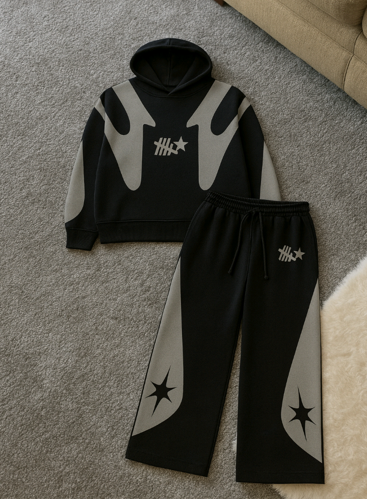 Set hoodie dan jogger hitam–abu dengan desain futuristik yang bold, nyaman dipakai dan siap upgrade gaya harianmu. #HoodieSet #StreetwearStyle #OutfitAesthetic #CasualWear #DailyFit 