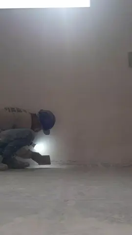 #ObraEmAndamento #LixandoAParede #PinturaProfissional #ReformaDoZero #TikTokDaObra 