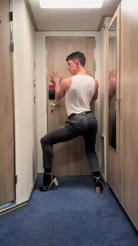 🐥🦜 #brysov #contemporaryart 