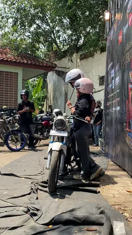 Waouuuu soswet masih bersama orang tua tua menyebalkan 😆🤣😄