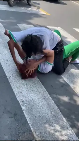 Las mejores peleas 🥳🤣#🤣🤣🤣🤣🤣🤣🤣🤣🤣🤣🤣🤣🤣🤣🤣🤣 #funas #funasesnavia #lediodurooooo #lasmejorespeleas 