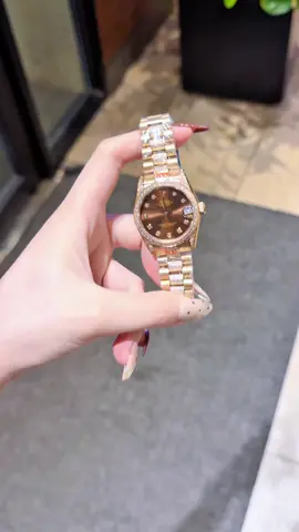 Mẫu new lấp lánh chỉ hơn 2củ mời các tình iuuu😍💸#xuhuong2025 #donghodep #donghothoitrang #nghiendongho #fyp 