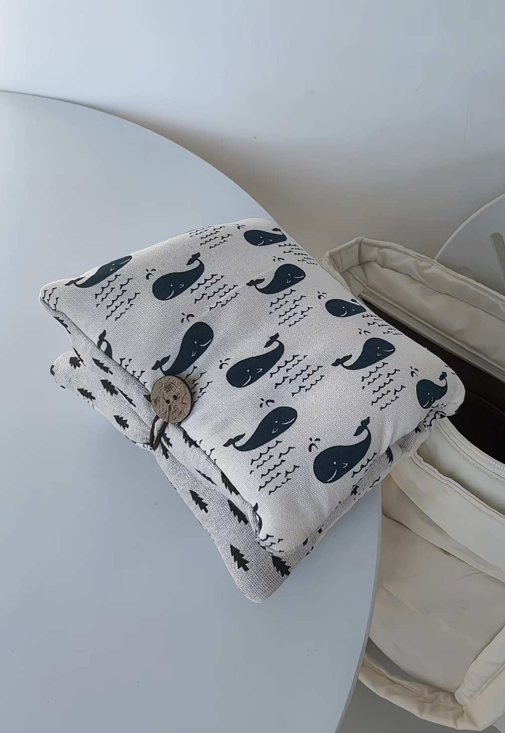 the perfect pouch for my quick-grab baby essentials 🤍 #diaperbag #babybag #babyessentials #newbornmusthaves #momlife 