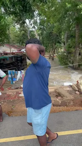 කළාඔය බස් අනතුර 😓 2025/11/30 දින දිස් වූ අයුරු . පුල්මුඩේ 04 කොළඹ Hiru express ND- 4122 🥺💔 ජම්බු අයියා හිටියනම් බස් එක කවදාවත් වතුරේ දාන්නෙ නෑ .... ! 