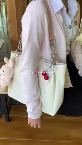 #กระเป๋าแฟชั่นผู้หญิง #กระเป๋าแฟชั่น #กระเป๋าสะพาย #กระเป๋าสะพายข้าง #กระเป๋าสะพายไหล่ 